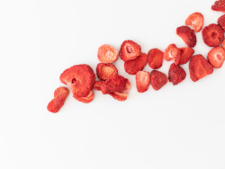 SLOWLANDIA � Jahody chrumkav� 25 g