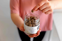 SLOWLANDIA � Lieskovce v bielej �okol�de s k�vou 200 g