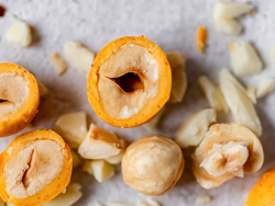 SLOWLANDIA � Lieskovce v bielej �okol�de s rakytn�kom 200 g