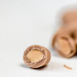 SLOWLANDIA � Mandle v slanom karameli 100 - 630 g